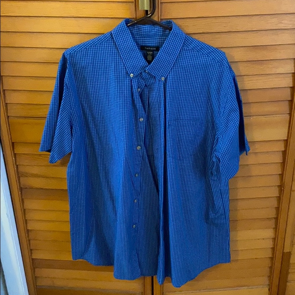 Van Heusen short sleeve button down XL 17-17.5